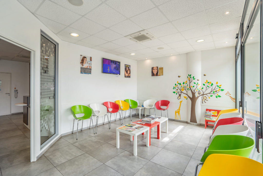 Salle d'attente du Dr Faramarz Orthodontiste Nanterre