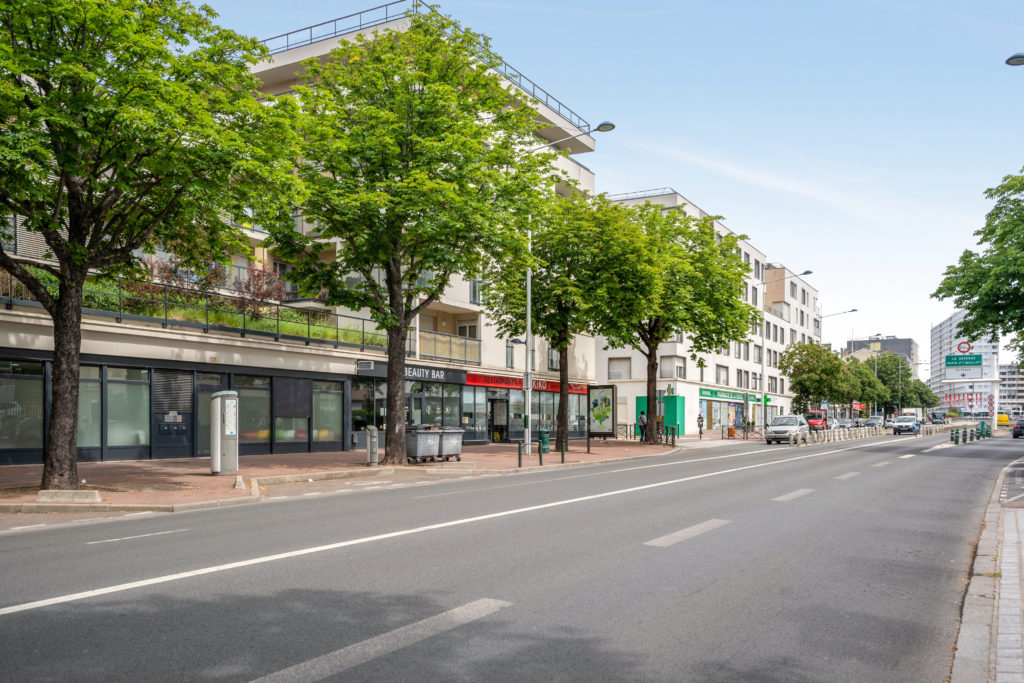 L'avenue du Maréchal Joffre à Nanterre, devant le cabinet